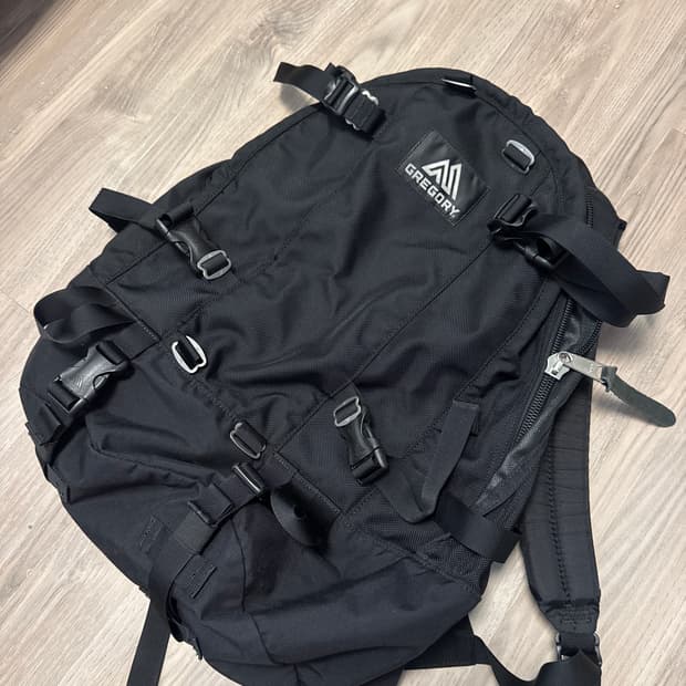 그레고리 데이앤하프 블랙