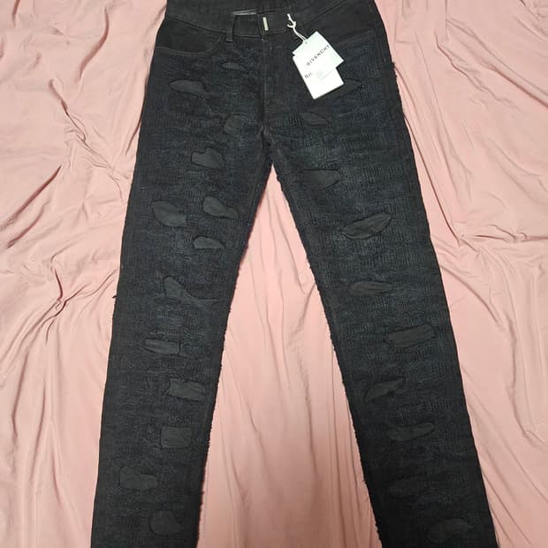 Givenchy 디스트로이드 진 Black 워싱 JEAN