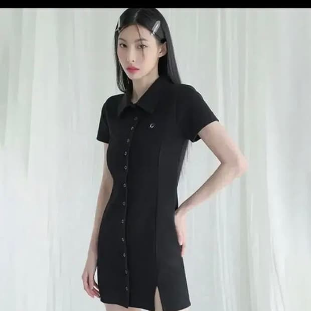 어반드레스 블랙 카라 원피스