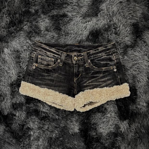 Cecil McBee 퍼 트리밍 로우라이즈 숏팬츠