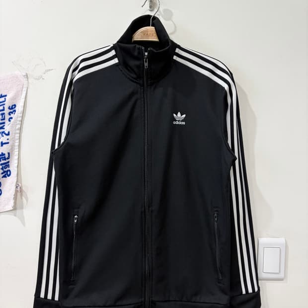 9. 아디다스 신형 져지 트랙탑