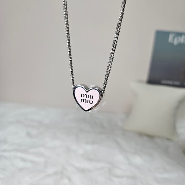 미우미우 에나멜 하트 펜던트 목걸이 