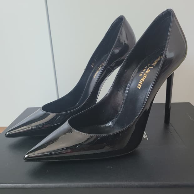 생로랑 ZOE105 페이턴트 블랙 35.5 사이즈 판매합니다.