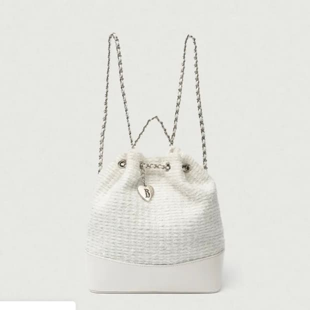 새상품) 풀박 더바넷 트위드 드로우스트링 체인 백팩 아이보리