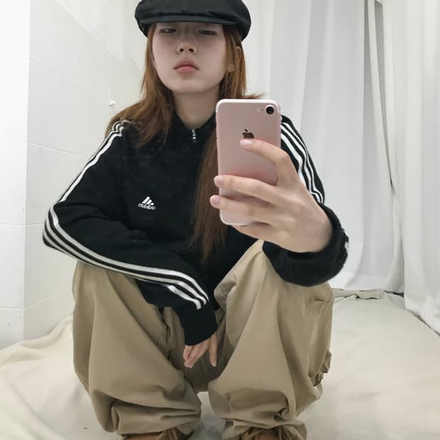 아디다스 트랙 블랙 반집업 니트