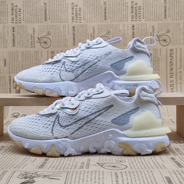 나이키 리액트 비전 에센셜 운동화250 