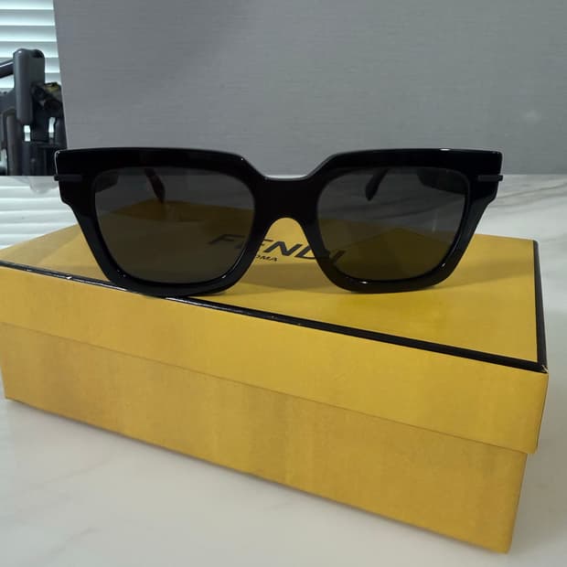 (풀박스) 펜디 펜디그라피 선글라스 (신세계면세점 정품)