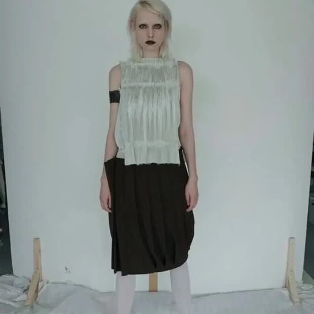 eonts 애옹쓰 스퀘어 플리츠 탑 square pleats top 