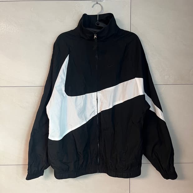 나이키 빅스우시 블랙/화이트 바람막이 [L]