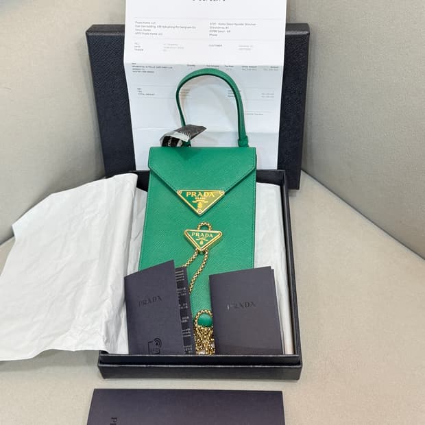 프라다 삼각로고 폰파우치 체인 미니백 