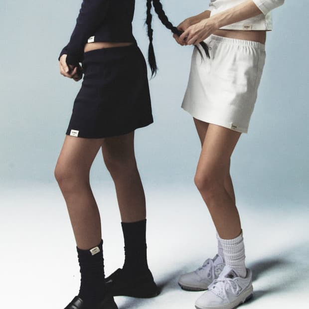 글로니 클래식 버튼 미니 스커트 화이트