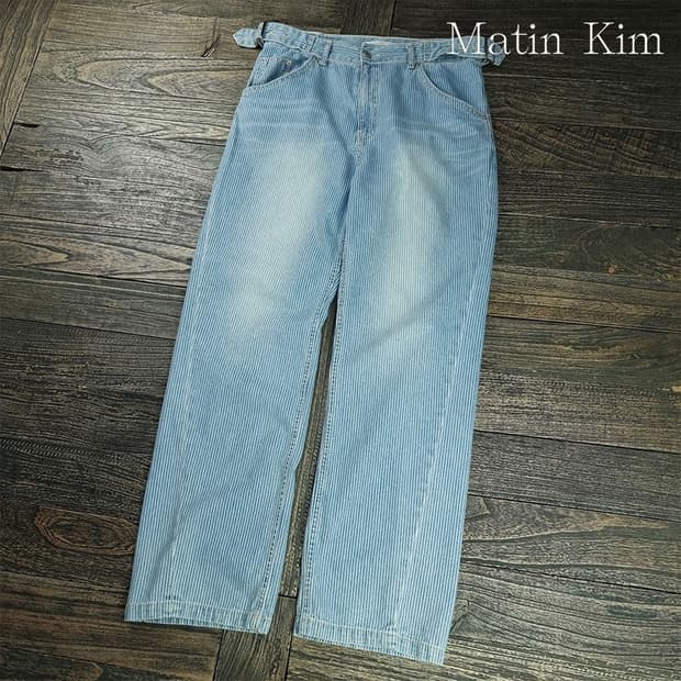 [마뗑킴] 22F/W 스트라이프 워시드 벨트 데님 팬츠 M20360