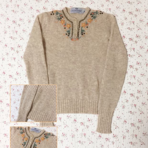 빈티지 모리걸 베이지 자수 니트