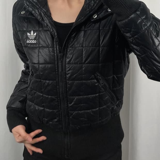 아디다스 블랙 퀼팅 크롭 숏 패딩 자켓
