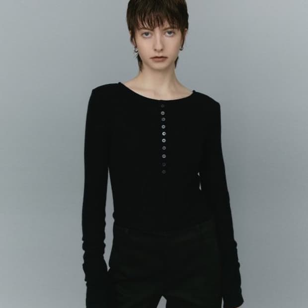 버뮬라 버튼 탑 RIBBED WOOL BUTTON TOP 블랙