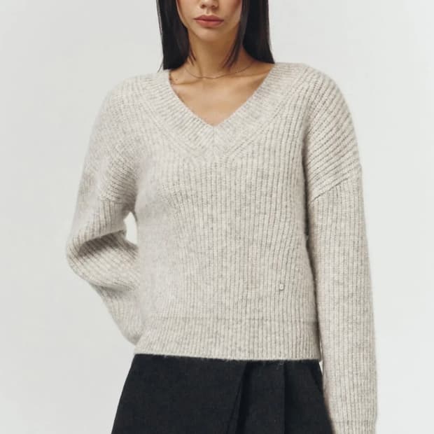 아티드 알파카 브이넥 니트