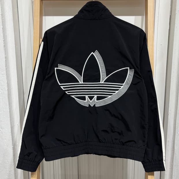 아디다스 빅로고 크롭 바람막이