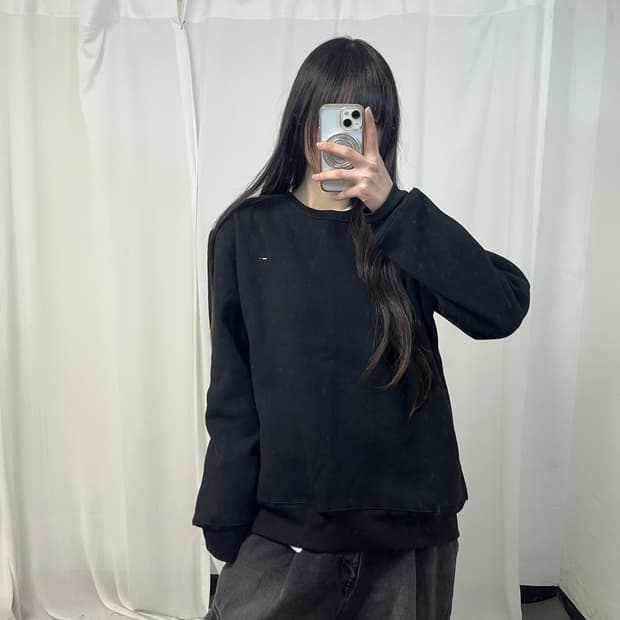 Tommy Hilfiger black sweatshirt