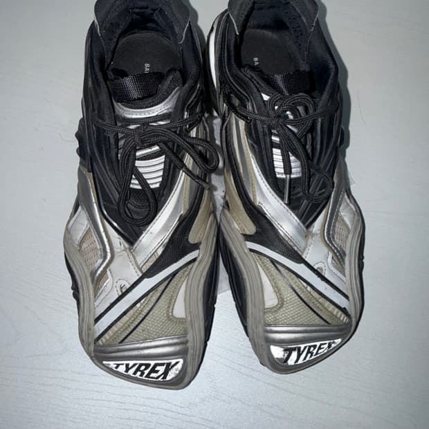 발렌시아가 타이렉스 블랙 그레이 풀박