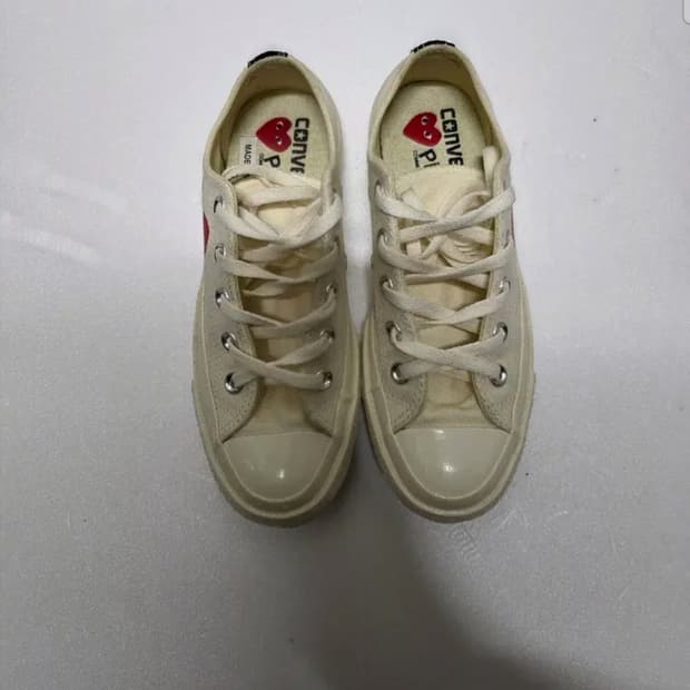정품 꼼데가르송 컨버스 아이보리 스니커즈  사이즈 220