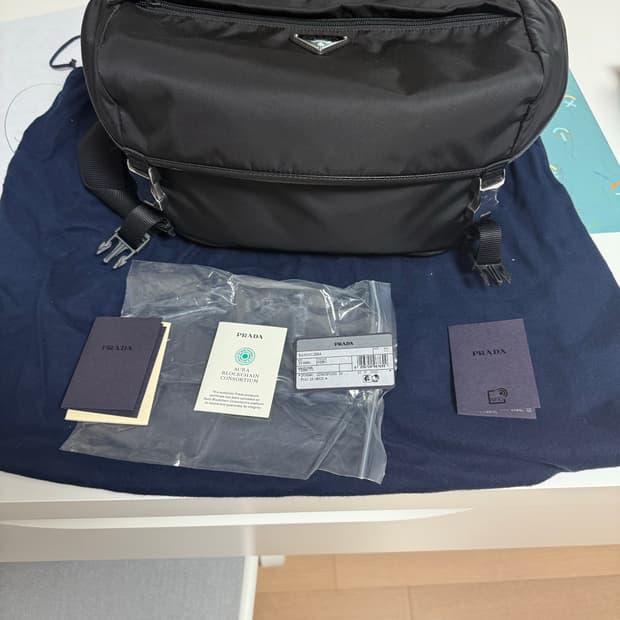 프라다 바이커백 라지 판매