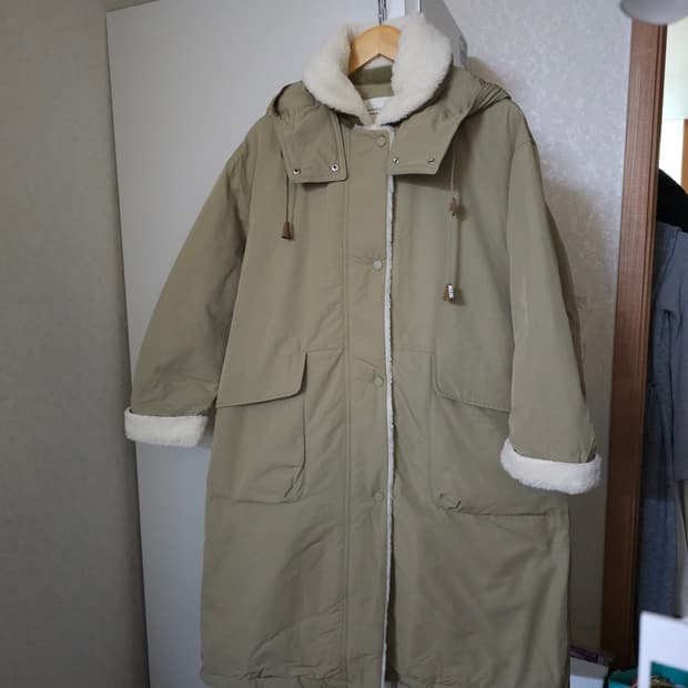 써스데이아일랜드 루즈핏 다운 롱패딩