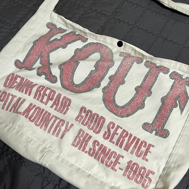 캐피탈 메신저백