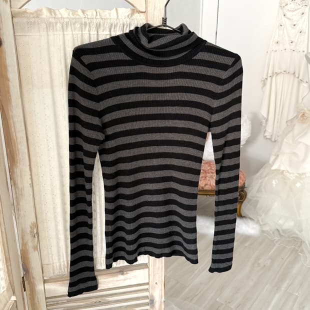 black stripe turtle neck top 