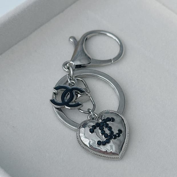 샤넬 더블 하트팬던트 키링