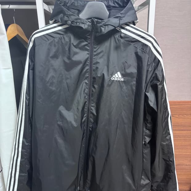아디다스 IB0381 에센셜 3S 우븐 윈드브레이커