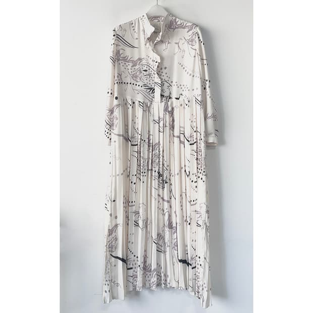 LATT by T 패턴 플리츠 롱 원피스