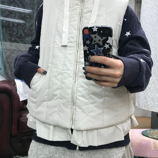 RYAN NEWYORK 리안뉴욕 프릴 디테일 경량 패딩조끼 