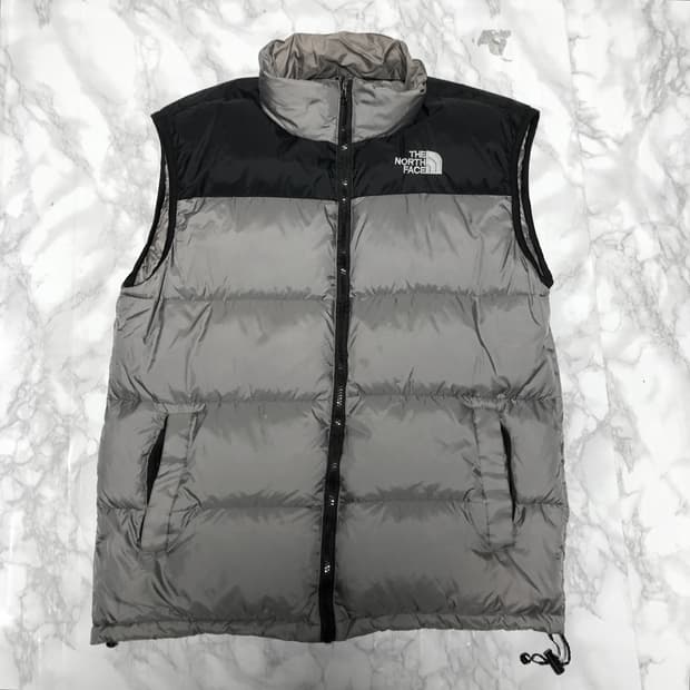 노스페이스 패딩 조끼 실버그레이
