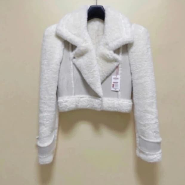 [새제품/택있음] 아이보리 무스탕 자켓 FS