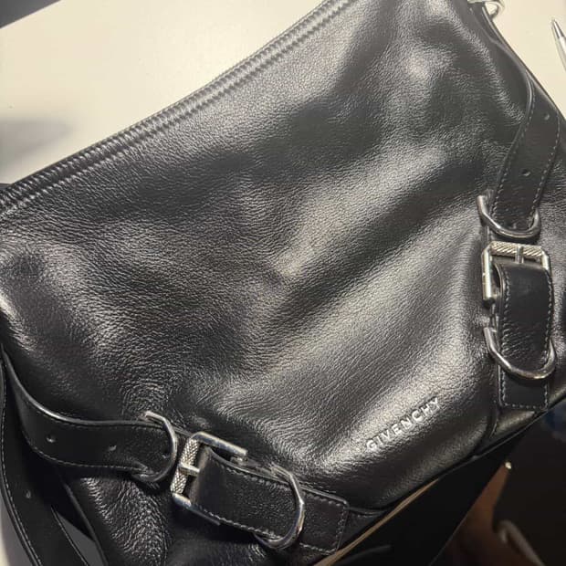 지방시 부아유 VOYOU 버클 숄더백 미디움