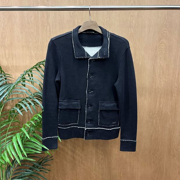 도나카란 뉴욕 코튼 니트 가디건 화이트 배색 스티치 포켓 디테일 블랙