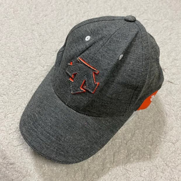 데상트 볼캡 모자