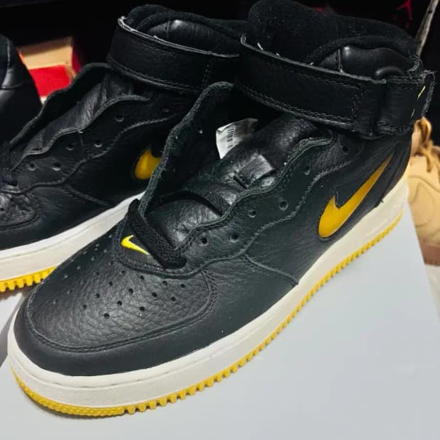 [255] 나이키 에어 포스1 미드 02년 검노 뽈록이 신품