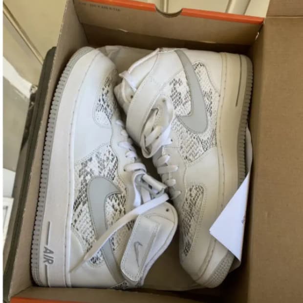 나이키 에어 포스1 미드 뱀피 4