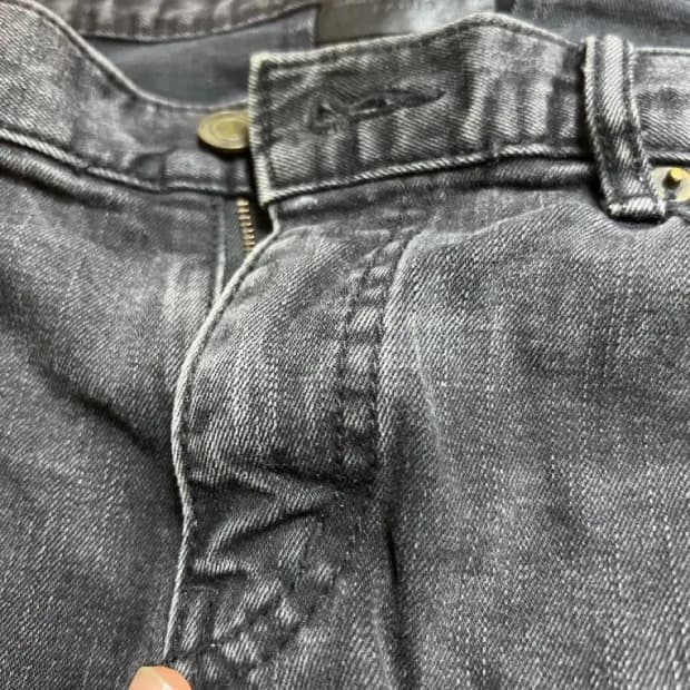 생로랑 블랙 무릎디스진