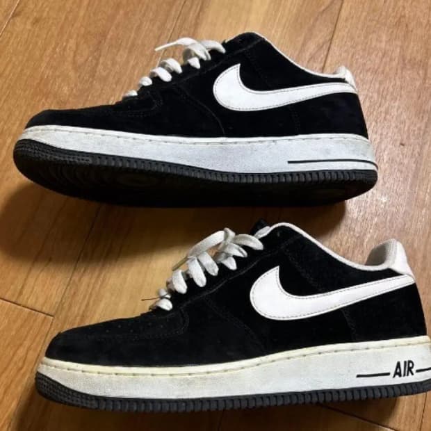 나이키 에어포스1 블랙 스웨이드 로우