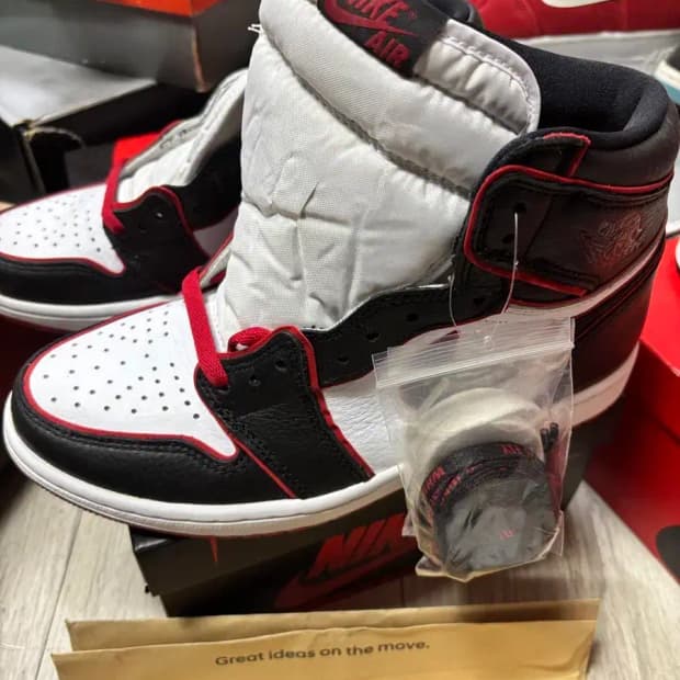 나이키 에어조던 1 블러드라인