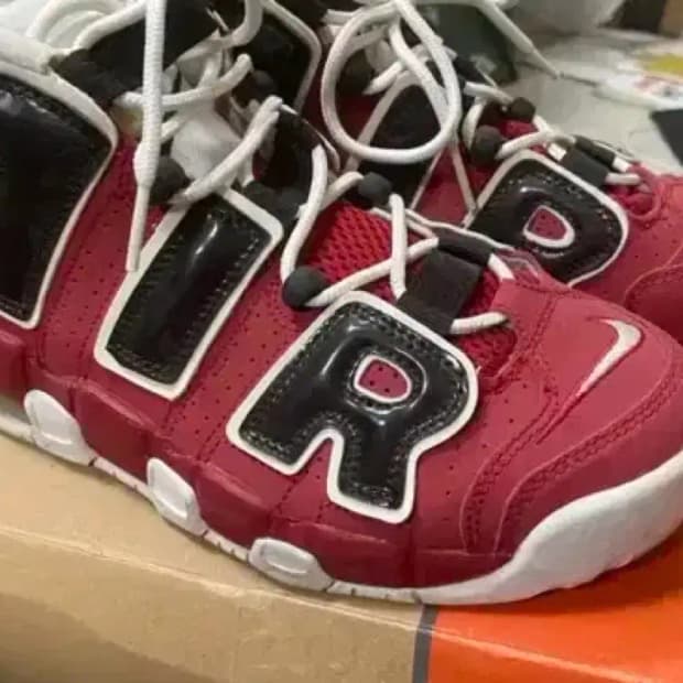 나이키 모어 업템포 크리스미스 불스 미품