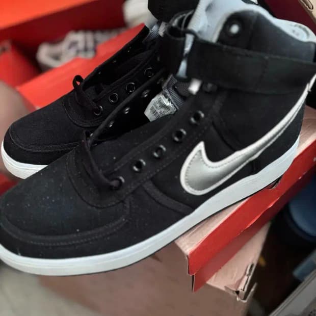 나이키 반달 하이 터미네이터