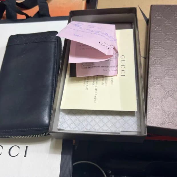 구찌 블랙 지퍼 돌이 시마 장지갑