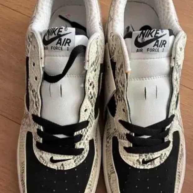 나이키 에어포스 1 뱀피4 신품