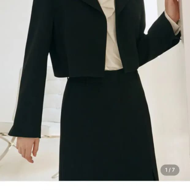 수지 남지현 착용 프론트로우 Cropped Tailored Blazer