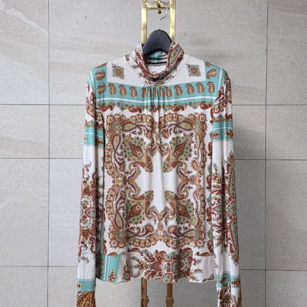 에트로 페이즐리 터틀넥 풀오버