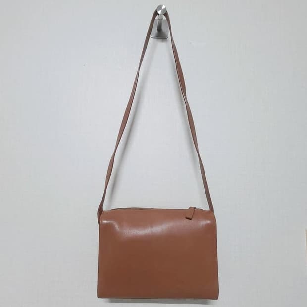 어썸니즈 가죽 크로스백