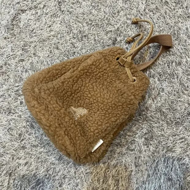 캉골 로고 뽀글이 복주머니가방 핸드백 G03535